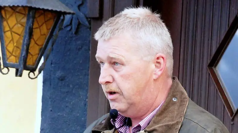 Nogle landmænd står til økonomiske tab, der kommer til at gøre rigtig ondt, når høsten også har svigtet, vurderer Hans Gæmelke, der er formand for Djursland Landboforening.