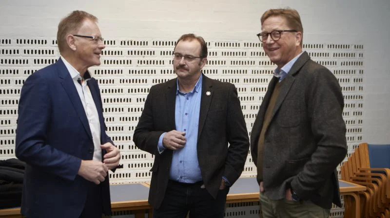 Det bliver et vigtigt politisk år for dansk landbrug, forudså Venstres fynske folketingsmedlem Erling Bonnesen og EU-parlamentariker Asger Christensen (th) ved frødagen i Odense. I midten formanden for Frøavlerne på Fyn og Langeland, Arne Vad, Midskov. Foto: Erik Hansen