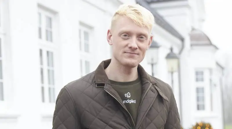 Malthe Bach Laursen, Vesthimmerland, fortalte i sommers, hvilken forskel det havde gjort at få rillet gulvene i grisestalden. Nu viser han de første resultater –sodødeligheden er halveret. Fotos: Tenna Bang