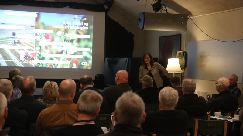 Kirsten Lund Jensen, økologichef ved Landbrug & Fødevarer, fortalte om robusthed og balance i økologien da NF Plus, LandboNord og Agri Nord havde inviteret til Økologi Årsmøde 2024. Fotos: LandboNord