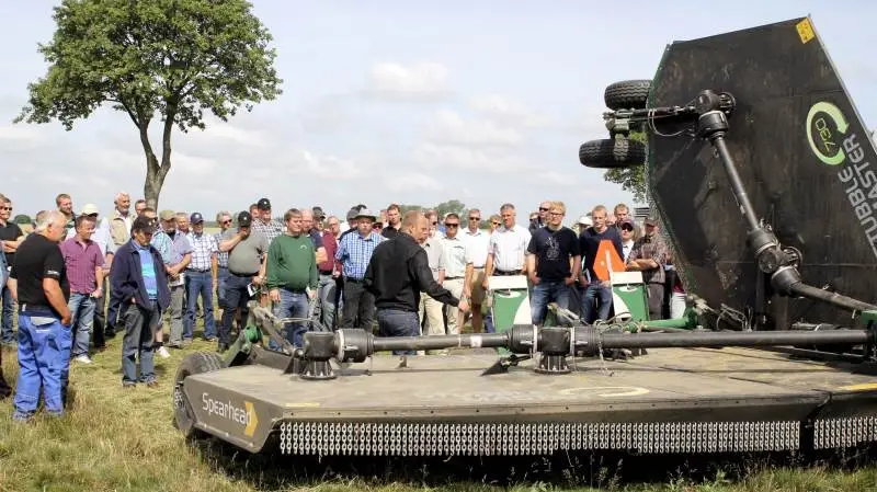 Østdansk Landboforening afvikler i år Store Frødag onsdag den 19. juni, hvor der blandt andet bliver sat fokus på afpudsning i rødsvingel med rotor- og slagleklipper.