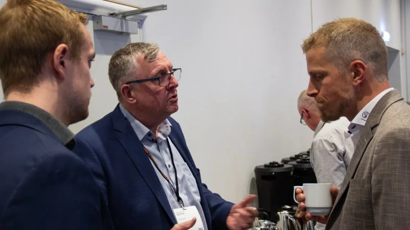Erik Larsen (i midten) mener, at Jeppe Bloch Nielsen (til højre) burde have været mindre kritisk i sin formandsberetning. Arkivfoto: Morten Ipsen