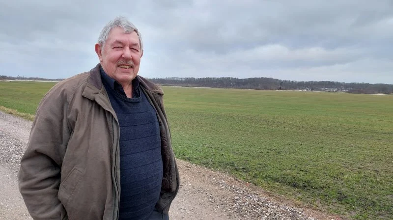 Jens Christian Bach betegner Kolindsund som noget af Danmarks bedste landbrugsjord. Fotos: Christian Carus