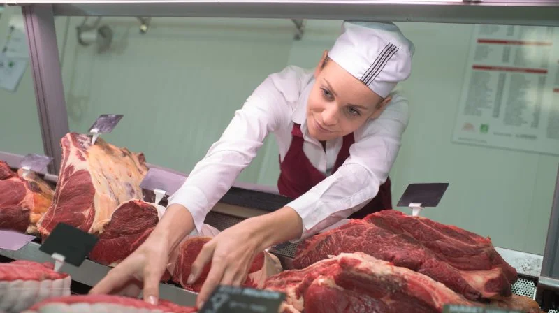 Der skal gøres noget ved de dalende antal nyuddannede elever i blandt andet slagteribranchen, hvis industrien skal sikre sin overlevelse gennem generationsskifte. Foto: Colourbox