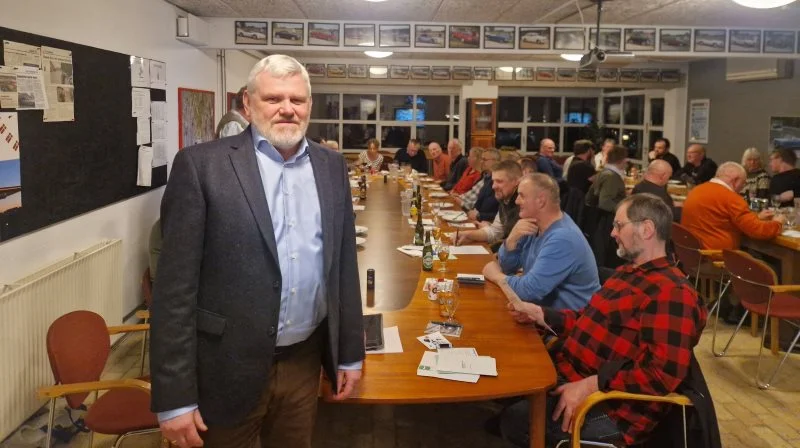 - I afskedsbrevet fra Niels Fiil fra Hvidstensgruppen skrev han: »Nogen må dø, for at andre kan leve«. Svarer-gruppens motto er tilsyneladende, at »alle må lide, indtil nogle dør«, lød det blandt meget andet fra formand Kjartan Poulsen på LDM's generalforsamling. Foto: Henning K. Andersen