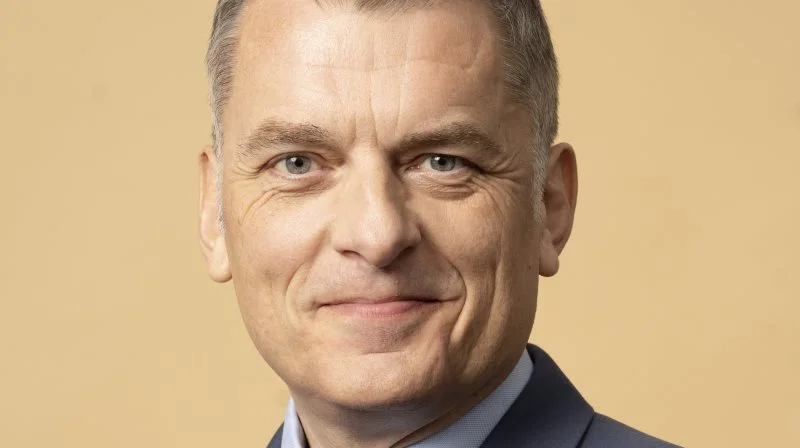 - Det sker igen og igen, at medierne interviewer en landmand, der enten er pensioneret eller er på vej til at blive det, og så virker det, som om det er Venstres bagland. På den måde glemmer man den anden del af Venstre, som jeg vil vove at kalde for fremtiden, siger Jan E. Jørgensen MF for Venstre til Berlingske. Pressefoto