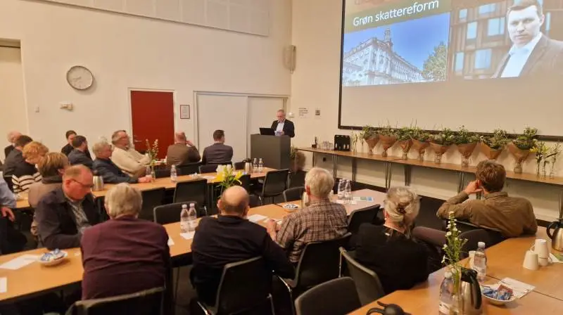 Den grønne omstilling af landbruget sker i høj grad i disse år også på landet, og ikke kun i København på Christiansborg og i den grønne trepart, lød det fra formand Leif Nørgaard ved generalforsamlingen i Herning-Ikast Landboforening. Fotos: Henning K. Andersen