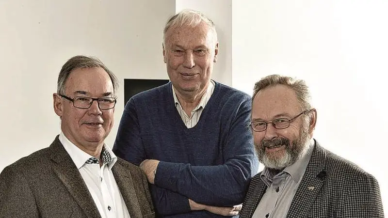 Gennem de seneste 15 år er landbruget blevet overreguleret af embedsværket. Nu ser vi konsekvenserne. Minister og politikerne kan glæde sig over, at deres problem med landbruget løser sig selv, lyder det fra de tre skribenter, som har eller er ved at lukke deres landbrug.