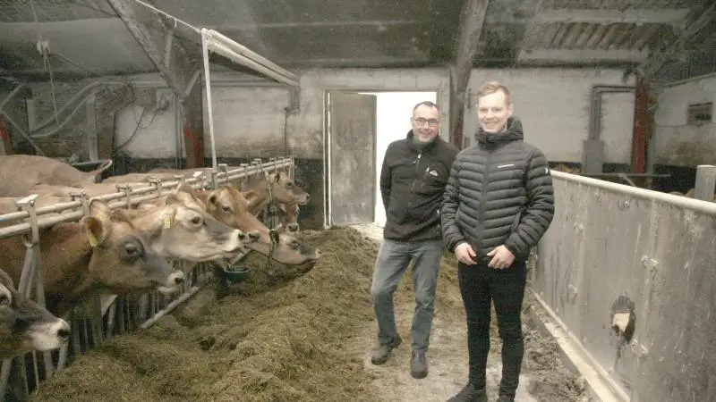 I sommeren 2016 flyttede Daniel Juul Christensen ind på gården ved Valsgaard. Gradvist har han overtaget styringen og lagt fremtidsplaner, og han kunne 1. januar endelig kalde sig gårdejer efter toethalvt års samarbejde med Erik Grønlund.