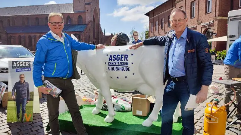 Asger Christensen (tv) og Erling Bonnesen (th) har været rundt at snakke med danskerne forud for EU-parlamentsvalget den 9. juni. Foto: Daniel Barber