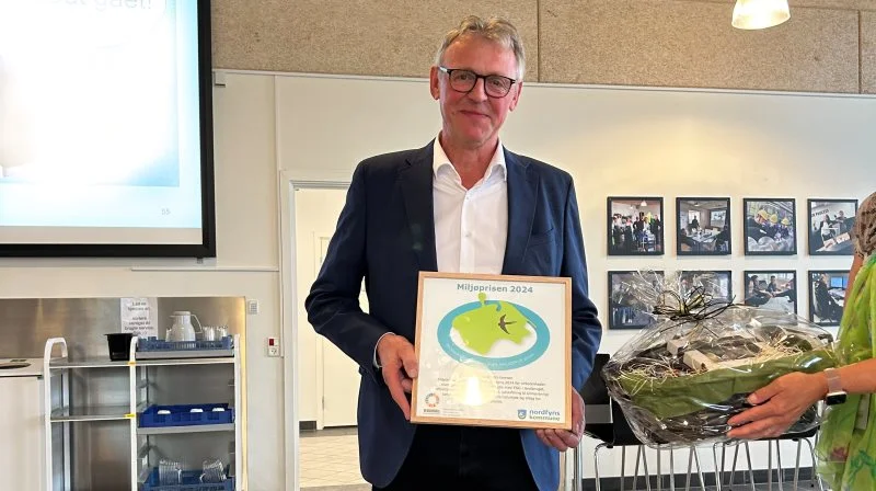 Lars Iversen, nordfynsk landmand, tildeles Nordfyns Kommunes Miljøpris for sit arbejde og drivkraft med sin landbrugsdrift, samt hvordan han forbedrer sine grønne regnskaber. Foto: Nordfyns Kommune
