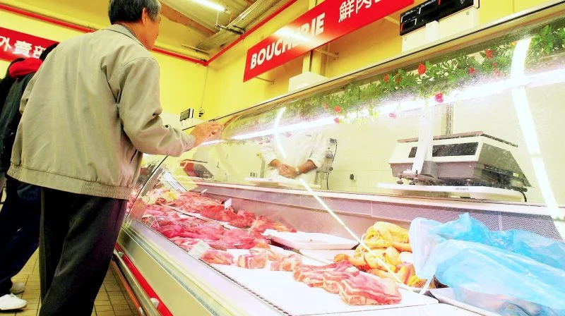 - Kinesiske selskaber planlægger at bede de kinesiske myndigheder om at starte en anti-dumping-undersøgelse mod import af en række svinekødsprodukter fra EU, fremgår det af nyhedsbrevet Markedsnyt for Grisekød, der produceres af Landbrug & Fødevarer. Foto: Colourbox