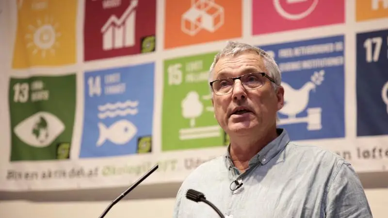- Vi oplever en stærk vilje til klimaomstilling blandt de økologiske landmænd, virksomheder, forbrugere og vores køkkenprofessionelle. Vi er i gang, og vi skal i alle led løfte klimahandling og innovation til et helt andet niveau. Og vi har behov for at vores partnere i politik og i handelen vil være med til at rykke for alvor i forhold til klimaudfordringen, sagde Per Kølster og sendte en klar opfordring til politikerne forud for de kommende valg til henholdsvis Folketing og EU Parlament.