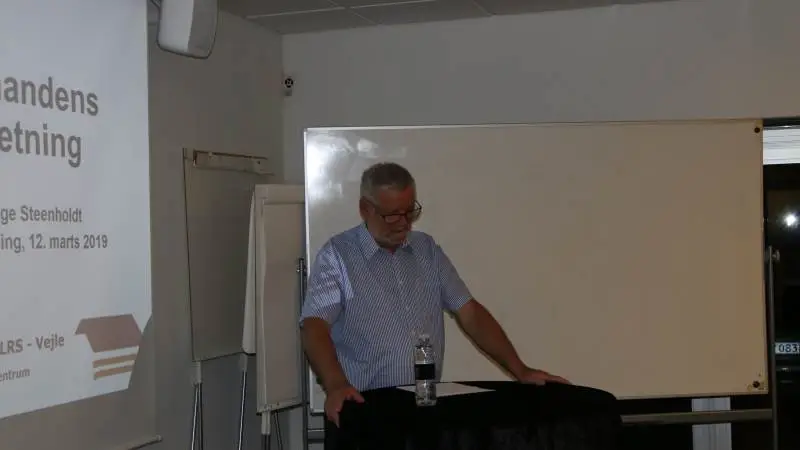 Formand for Familielandbruget LRS Vejle, Svend Aage Steenholdt, var ude med riven efter politikere, der stiller spørgsmålstegn ved undersøgelser, de selv har bestilt om for eksempel planteværnsmidler. Foto: LRS Vejle