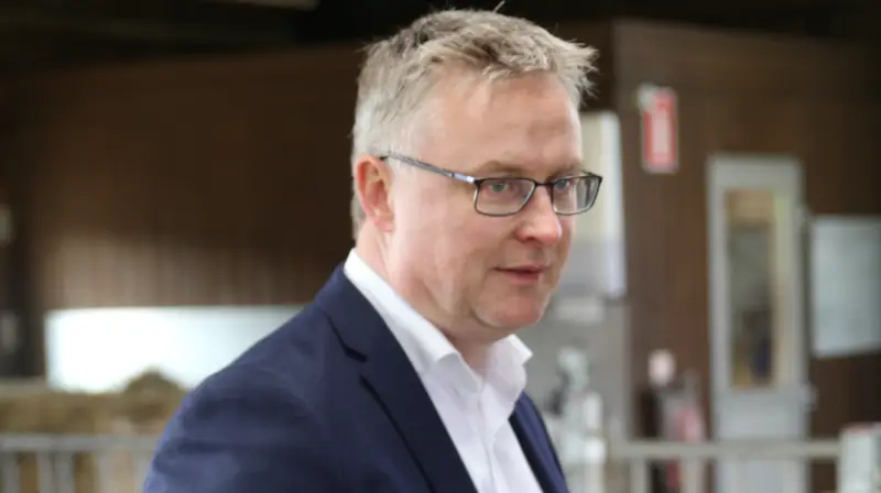 - Der forventes et fald for produktionen af grise og kvæg på 5,2 procent i 2030 og et fald i produktionen af grise og kvæg på henholdsvis 6,3 procent og 9,3 procent i 2035, oplyser fødevareminister Jacob Jensen (V) til Folketingets Miljø- og Fødevareudvalg. Foto: Henriette Lemvig