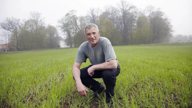 Der er ros fra Økologisk Landsforening til Landbrug & Fødevarers klimaudspil ”Klimaneutral 2050” som er offentliggjort i dag. Økologerne byder dog ind med forslag til forbedringer. - Vi når ikke i mål med klimaet medmindre landmandens håndværk og handlekraft kommer i spil. Klimaregnskaber giver overblik, synliggøre muligheder for handling og er meget motiverende for klimahandling, især hvis der kobles økonomiske incitamenter på, siger Per Kølster.