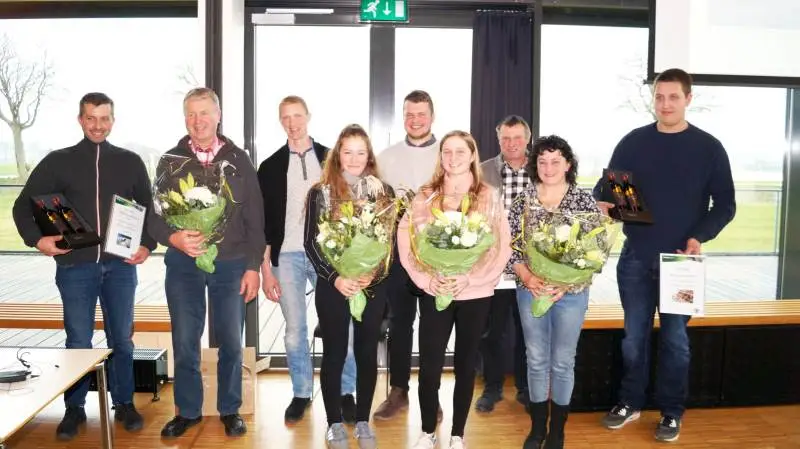 Ved økonomimødet for mælkeproducenter i KvægrådgivningDanmark var der præmiering til de producenter med bedst DB inden for deres respektive racer, samt til årets højdespringer. Foto: Henrik Sieben