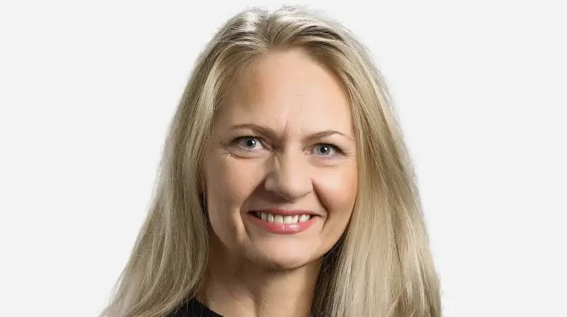 Skal man etablere flere staldpladser eller reducere antal dyr for at imødekomme kravet om en sengebås pr. ko?