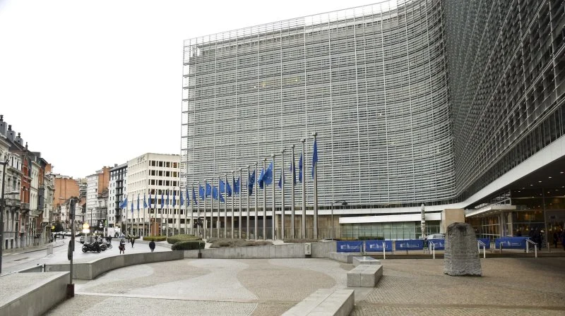27 nye EU-Kommissærer kan se frem til snart at passe deres arbejde her fra Berlaymont-bygningen i Bruxelles. Arkivfoto: Henning K. Andersen