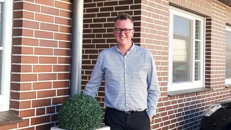 - Pessimismen var så stor omkring nytår, at der ikke blev sat smågrise ind i de tyske stalde. Og de grise mangler simpelthen nu, forklarer Claus Damsbo.