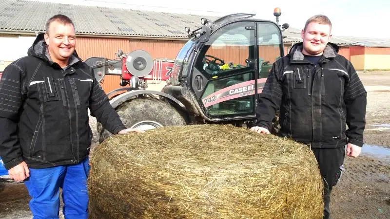 Den reelle kapacitet på en Case IH RB 545 under danske markforhold ligger på 40-45 baller i timen med 8 lag wrap. Går man ned på 6 lag wrap, ligger tallet på 50-55 baller i timen.