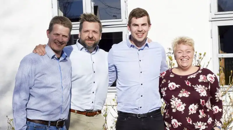 Porcus Svinefagdyrlæger havde for nylig inviteret vendelboerne til informationsmøde omkring deres svinekoncept »Fokus 35 Vital«. Porcus har især efter overtagelsen af svinedelen fra en dyrlægepraksis i Brønderslev fået mange kunder i Vendsyssel. På billedet ses dyrlægerne Jesper B. Sanden (tv), Kristian Viekilde og Lars Morten Jensen, samt svineproducent og rådgiver ved Porcus, Mette Lundsgaard.