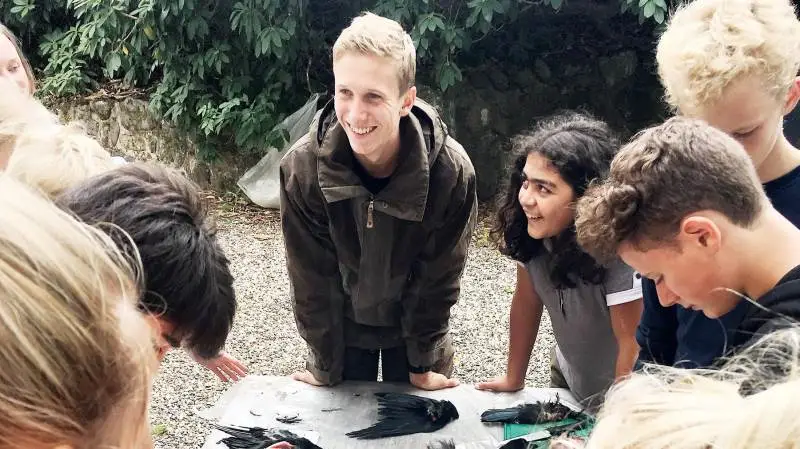 18-årige Magnus Møller Rasmussen er én af de unge naturformidlere. Han har altid haft en stor interesse for naturen og holder meget af at opholde sig i den, både som jæger og lystfisker.