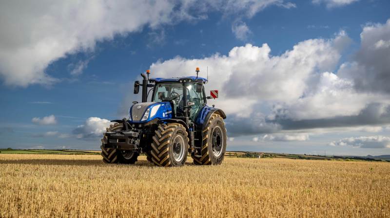 New Holland er tilbage på førstepladsen som Danmarks mest solgte traktormærke i over 40 hk-segmentet siden 2020. Med hele 347 registrerede enheder og en markedsandel på næsten 23 procent sikrede mærket sig en solid førsteplads. New Holland T7.300 Autocommand, der er Danmarks mest solgte traktormodel med 85 nyregistreringer, bidrog væsentligt til succesen. Arkivfoto.