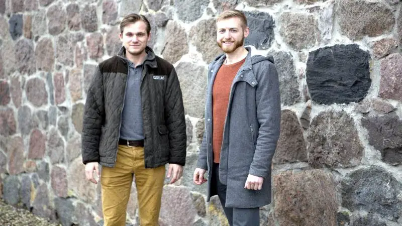 Jerik Kryhlmand Iversen og Henrik Kryhlmand Knudsen er nogle af de unge mennesker, der kommer ind i landbruget i disse år. Og der er rift om dem.