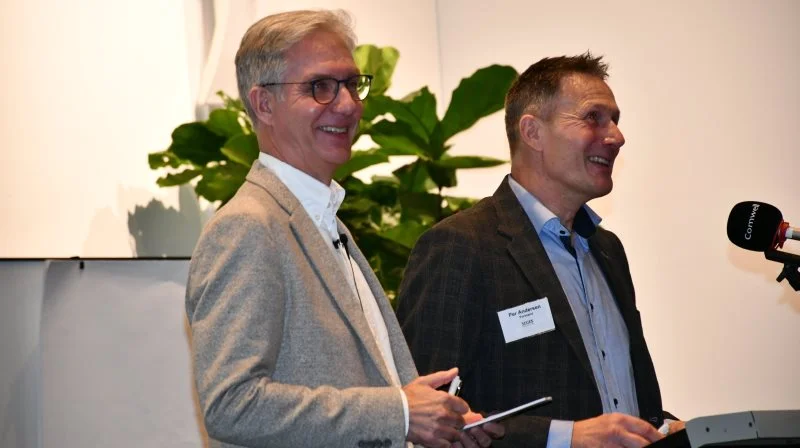 Chefkonsulent, Seges Innovation, Jørgen Kold (tv) og formand for Landsudvalget for Heste, Per Andersen under formiddagens beretninger. Foto: Camilla Bønløkke