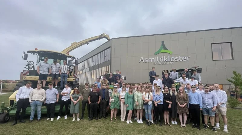 Mange unge mennesker har i tidens løb fået deres uddannelse på Asmildkloster Landbrugsskole i Viborg. Nu byder skolen velkommen til 150 nye elever. Arkivfoto