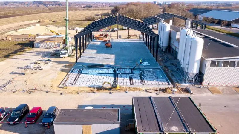 Det 2600 kvm store byggeri gik i gang i marts. Det skal stå færdigt til indvielse i september i år. Foto: ASR Dronefoto