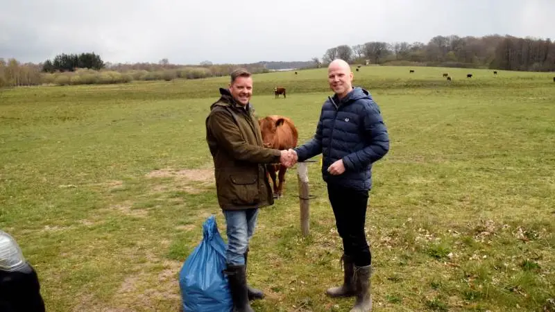 Morten Bonde, her sammen med MF Carsten Bach, Liberal Alliance, påpeger, at det er vigtigt, at man hjælper naturplejerne med administrationen af de forskellige ordninger.