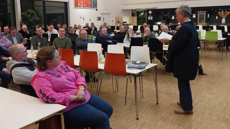 Forfatter Marianne Jørgensen holdt et underholdende indlæg om hendes liv fra bypige til bondekone. Foto: Østdansk Kødkvæg