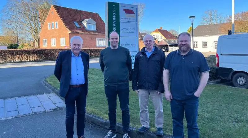 Fra venstre mod højre ses folketingsmedlem Hans Christian Schmidt, Søren Wind, Antoni Stenger og Tommy Klingenberg. Foto: Sønderjysk Familielandbrug.