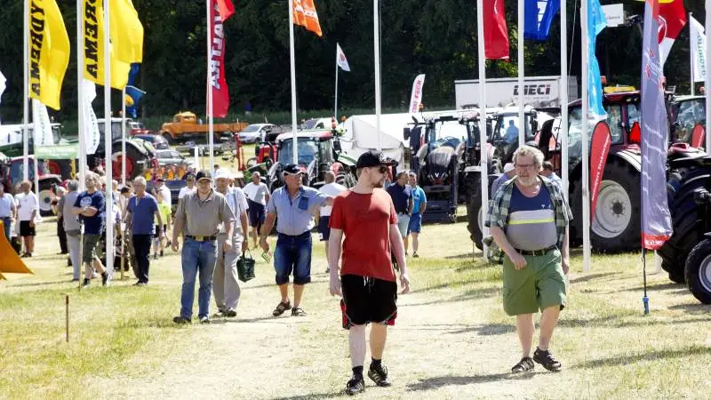 Maskin- og erhvervsudstillingen vil summe af liv, mens massevis af dyr kan opleves rundt omkring på pladsen, når Landbrugsmessen Gl. Estrup holdes i weekenden. Arkivfoto