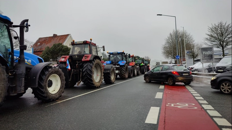 »I Sydeuropa har man med landbrugsdemonstrationer vist flaget og fået sin vilje med krav om bedre rammevilkår«, skriver mælkeproducenten. Arkivfoto: Daniel Barber