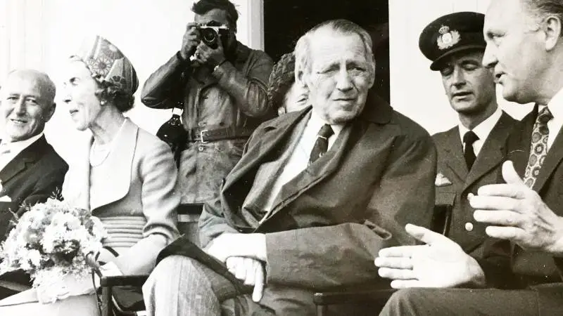 Dronning Ingrid og Kong Frederik 9. var i 1969 med til at fejre dyrskuets nye faste plads, og parret var tilbage på dyrskuepladsen i Roskilde to år senere. Foto: Roskilde Lokalhistoriske Arkiv
