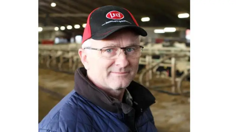 Poul Henningsen har brugt fiberstrøelse i seks år, og erfaringerne er gode. Fotos: Jens Mathiasen