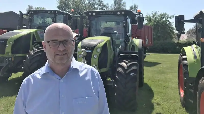 - Vi kan nå hele Sjælland på bare én time i dag og da vi fik mulighed for at centralisere vores kompetencer og knowhow et sted, valgte vi at flytte Maskincenter Ringsted til Maskincenter Roskilde på adressen Hovedvejen 3 i Roskilde, forklarer maskinhandler og indehaver af Maskincenter Ringsted og Roskilde, Torben Larsen. Foto: Per Jørgensen