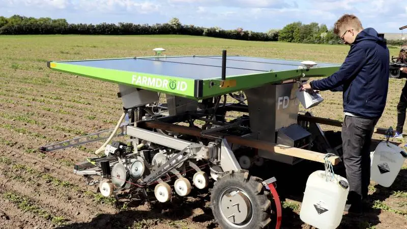 Kristian Warming har sammen med sin bror, Jens Warming, udviklet teknikken bag FarmDroid siden 2011. – Nu er vi klar til at gå kommercielt både herhjemme og i Tyskland, fortæller han. Fotos: Jørgen P. Jensen
