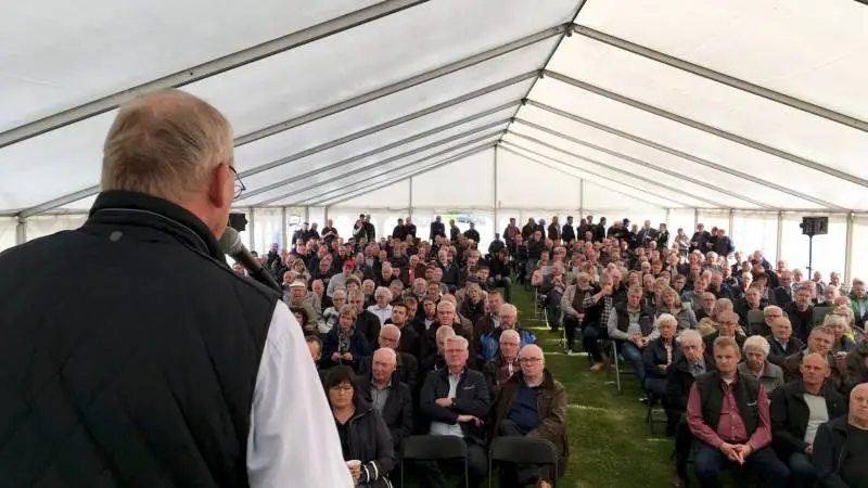 Sådan så det ud på Borupgaard i Løkken, hvor BL-formand Flemming Fuglede Jørgensen har hjemme, da foreningen mandag aften havde sit første af i alt tre sommermøder. Foto: Lasse Ege Pedersen