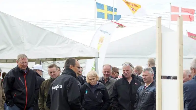 I år er der mulighed for at få rundvisninger på dansk på Borgeby Fältdagar. Bag initiativet står rådgivere hos VKST, som laver dansksprogede rundvisninger i gropen samt i både de konventionelle og økologiske demonstrationsarealer.