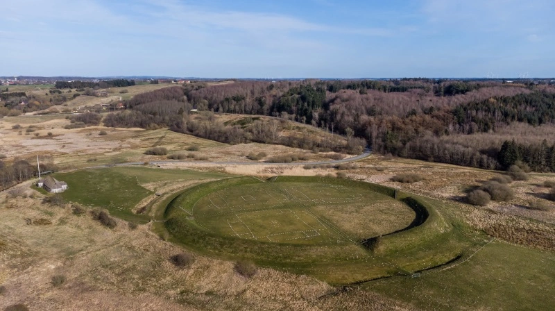 Sidste år besøgte lidt over 30.000 gæster, bestående af 58 nationaliteter, Fyrkat. Foto: Colourbox