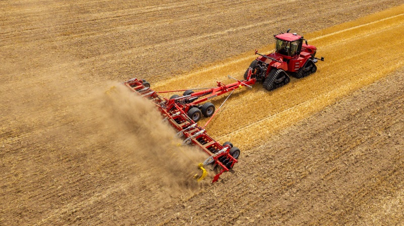 Pöttinger Terradisc HT 12000 er en tallerkenharve med fireleddet ramme og Twin Arm-system med 580 mm-tallerkener. Pressefoto