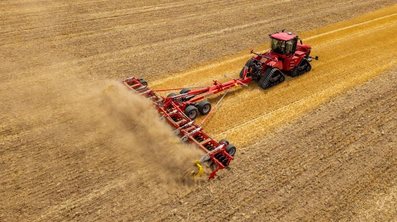 Pöttinger Terradisc HT 12000 er en tallerkenharve med fireleddet ramme og Twin Arm-system med 580 mm-tallerkener. Pressefoto