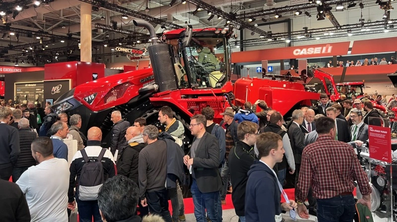 Case IH Quadtrac 715, som her ses på Agritechnica 2023, blev Tractor of the Year 2025 i HighPower-kategorien, hvor Case IH igen i år deltager i konkurrence med McCormick X8.340 VT-Drive, Claas Axion, Fendt 800 Vario og JCB New Fastrac. Arkivfoto: Kasper Stougård