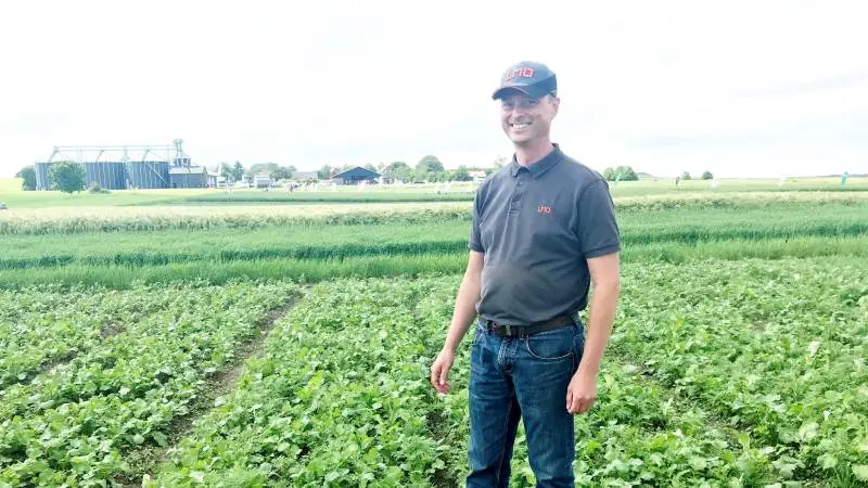 Et af de helt store emner på dagen var jordens frugtbarhed, som blandt andet blev anført af LMO’s planteavlskonsulent Kasper Holm Kristensen. Han fortalte de mange tilhørere om forskellige former for efterafgrøder og ikke mindst deres betydning for den efterfølgende vårbyg.