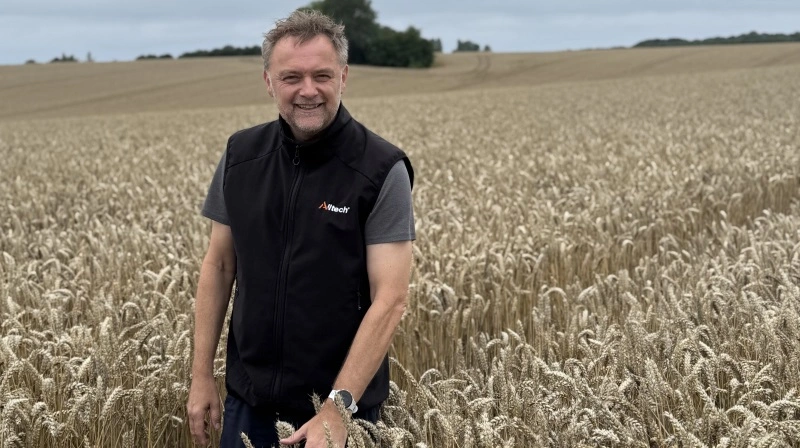 Per Lausten er Key Account Manager for Alltech i Danmark. Han er begejstret for, hvordan de ny produkter er effektive mod netop de toksiner, vi har udfordringer med i Danmark. Foto: Alltech