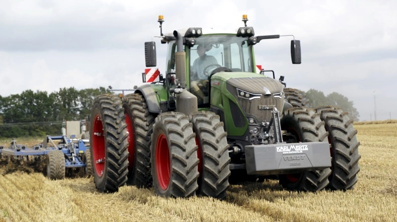 Fendt 942 Vario har med sin stærke tilstedeværelse i det tunge segment sikret sig titlen som Danmarks mest solgte enkeltmodel med 31 stykker ved udgangen af oktober 2025. Oktober måned blev dog vundet af Case IH, der lagde sig i spidsen med flest nyregistreringer i perioden. Arkivfoto